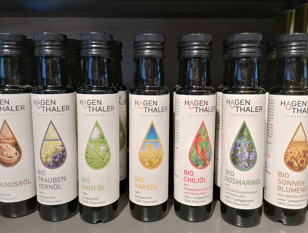 KastlGreissler Tulbing, Innen, HagenThaler Öl, Nussöl, Traubenkernöl, Hanföl, Rapsöl, Chiliöl, Rosamarinöl, Sonneblumenöl
